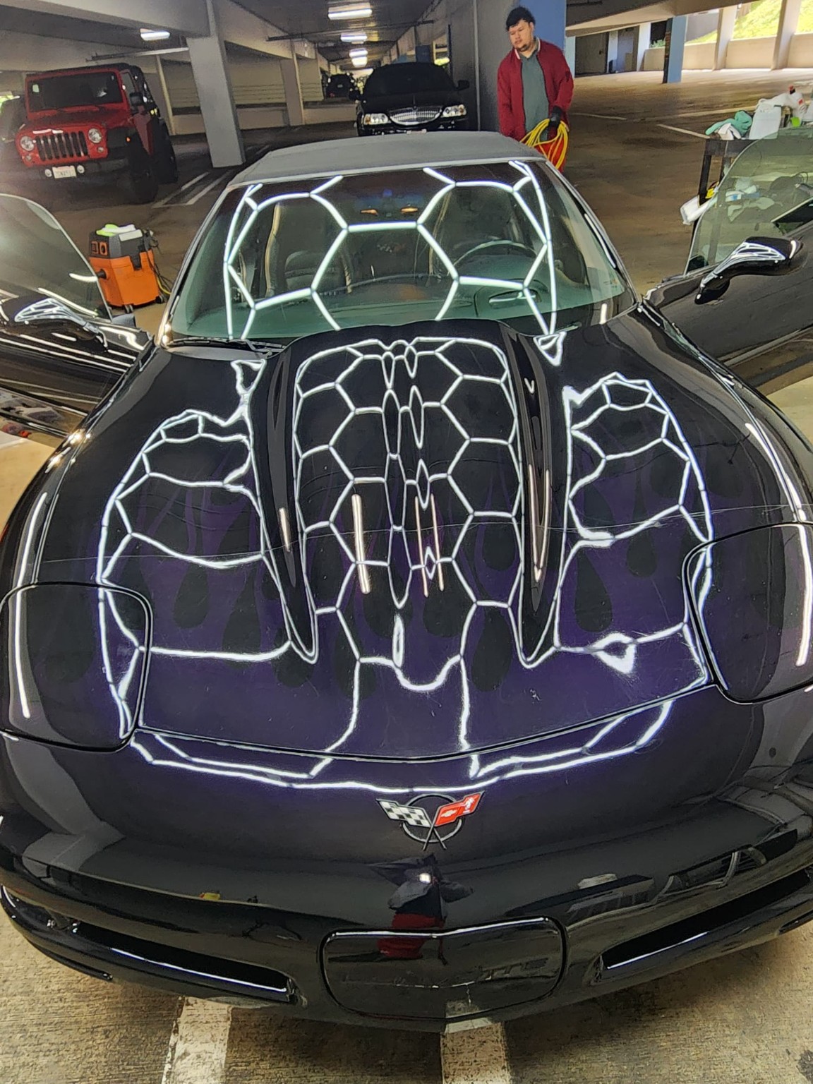 Corvette negro con acabado brillante